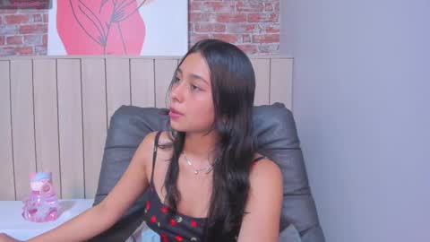 Snapshot of sophiebenson_ chatting on 03.04.25 Sophie online show from 03.04.25