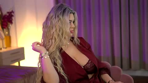 Sophie online show from 12.17.25