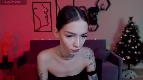 Snapshot of sophiecherrie chatting on 12.31.24 Sophie online show from 12.31.24