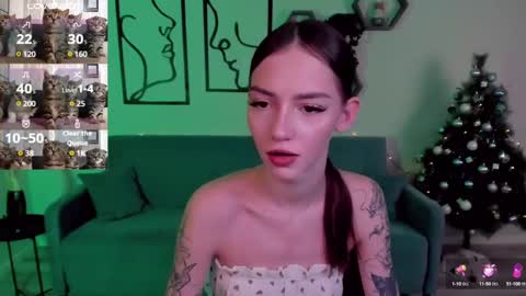 Snapshot of sophiecherrie chatting on 01.04.25 Sophie online show from 01.04.25