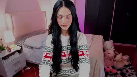 Snapshot of sophiecornett chatting on 12.17.24 online show from 12.17.24