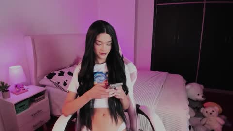 Snapshot of sophiecornett chatting on 10.11.25 online show from 10.11.25