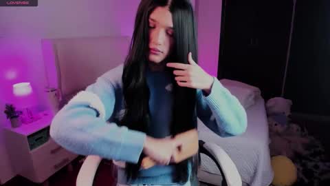 Snapshot of sophiecornett chatting on 11.18.25 online show from 11.18.25