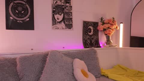 Sophiee  online show from 10.20.25