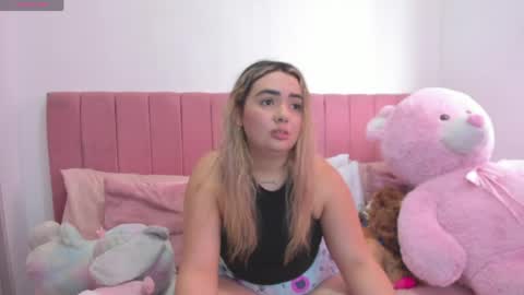 Snapshot of sophiee_rosee chatting on 06.07.26 sophiee rosee online show from 06.07.26