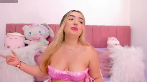 Snapshot of sophiee_rosee chatting on 06.12.26 sophiee rosee online show from 06.12.26