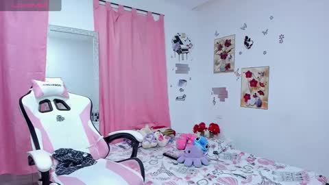 Snapshot of sophieewoods chatting on 12.28.24 Sophie Woods online show from 12.28.24