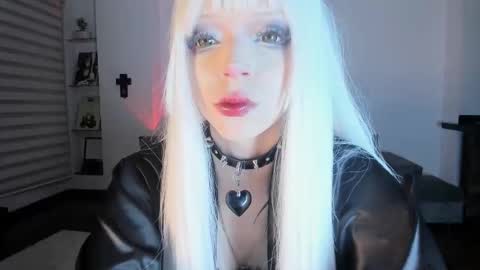 Snapshot of sophiehill_gh chatting on 11.29.25 SOPH online show from 11.29.25