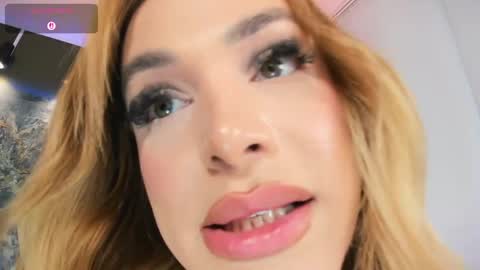 Snapshot of sophiehoney_ts chatting on 04.18.26 SAMANTHA online show from 04.18.26
