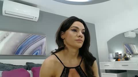 Snapshot of sophiejoulia chatting on 01.06.25 Sophie online show from 01.06.25