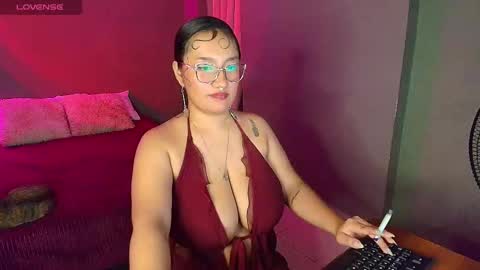 sophiejuicy_ online show from 12.23.25