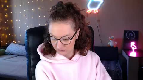 Snapshot of sophieleroux chatting on 04.27.26 sophieleroux online show from 04.27.26