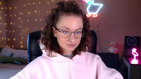 Snapshot of sophieleroux chatting on 04.28.26 sophieleroux online show from 04.28.26