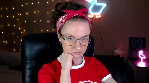 Snapshot of sophieleroux chatting on 04.30.26 sophieleroux online show from 04.30.26