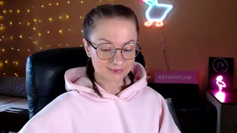 Snapshot of sophieleroux chatting on 05.05.26 sophieleroux online show from 05.05.26