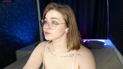 Snapshot of sophiemure chatting on 04.27.26 Sophie online show from 04.27.26