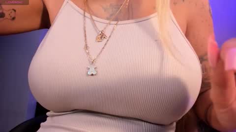 Snapshot of sophiepalmerx chatting on 09.17.25 Sophie Palmer online show from 09.17.25