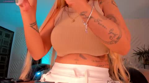 Snapshot of sophiepalmerx chatting on 09.29.25 Sophie Palmer online show from 09.29.25