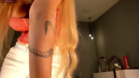 Snapshot of sophiepalmerx chatting on 10.04.25 Sophie Palmer online show from 10.04.25