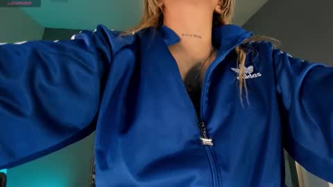 Snapshot of sophiepalmerx chatting on 10.30.25 Sophie Palmer online show from 10.30.25