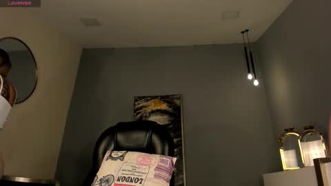 Snapshot of sophiepalmerx chatting on 10.31.25 Sophie Palmer online show from 10.31.25