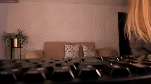 Snapshot of sophiepalmerx chatting on 11.21.25 Sophie Palmer online show from 11.21.25