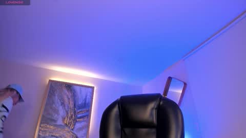 Snapshot of sophiepalmerx chatting on 11.25.25 Sophie Palmer online show from 11.25.25