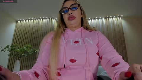 Snapshot of sophiepalmerx chatting on 05.28.26 Sophie Palmer online show from 05.28.26