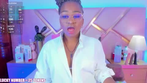 Snapshot of sophiesinclair chatting on 03.28.26 Sophie online show from 03.28.26