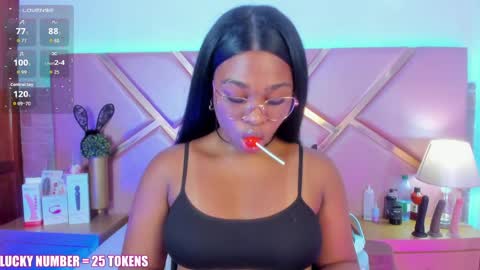 Snapshot of sophiesinclair chatting on 04.10.26 Sophie online show from 04.10.26