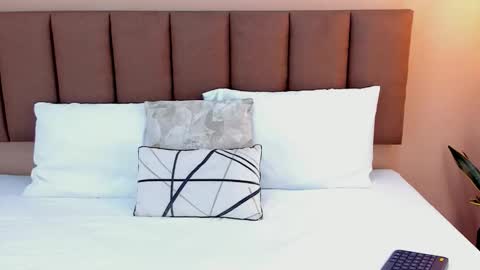 sophieturner_mg online show from 02.04.26