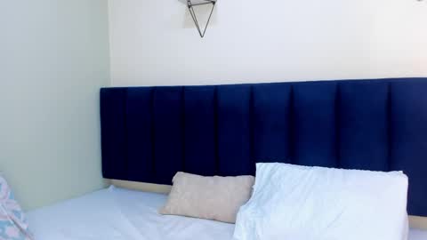 sophieturner_mg online show from 04.18.26