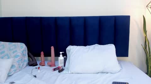 sophieturner_mg online show from 04.20.26