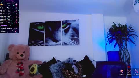 Sophie Sweet online show from 09.30.25