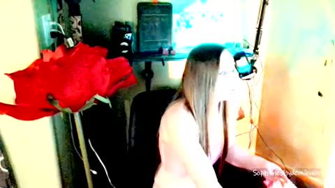 Snapshot of sophtheshydemibabe chatting on 04.28.26 Soph online show from 04.28.26