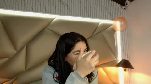 Snapshot of sophye_logan chatting on 12.27.24 sophye_logan online show from 12.27.24