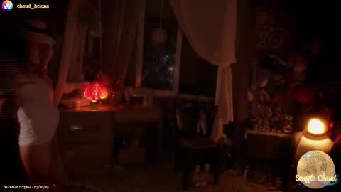 Snapshot of souffle_chaud chatting on 10.07.25 . . online show from 10.07.25