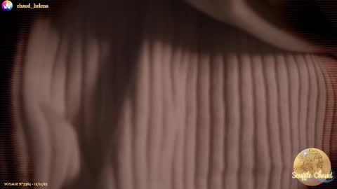 Snapshot of souffle_chaud chatting on 11.12.25 . . online show from 11.12.25