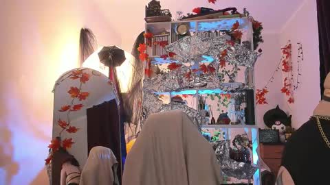 Leah online show from 11.27.25