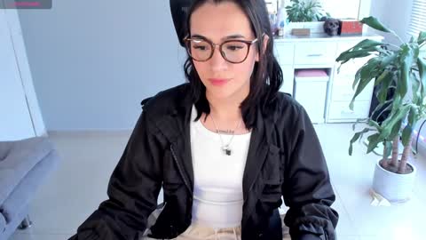 Luisa    online show from 01.19.25