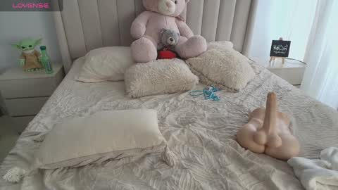 Snapshot of soyhinata__ chatting on 12.25.24 Adeline independent model online show from 12.25.24