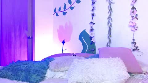 Snapshot of soysilvanna_ chatting on 03.12.25 online show from 03.12.25