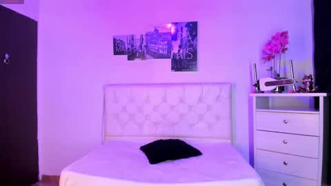 Snapshot of soysilvanna_ chatting on 10.03.25 online show from 10.03.25