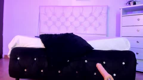 Snapshot of soysilvanna_ chatting on 10.05.25 online show from 10.05.25