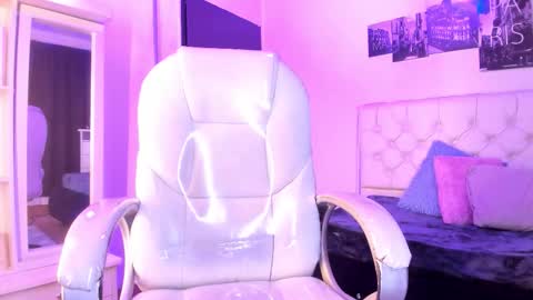 Snapshot of soysilvanna_ chatting on 11.11.25 online show from 11.11.25