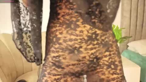 Snapshot of soysilvanna_ chatting on 11.30.25 online show from 11.30.25