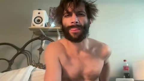 Snapshot of spacecase843 chatting on 01.19.25 TrndSettrz online show from 01.19.25