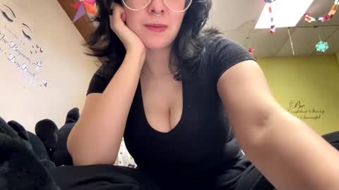 Snapshot of spaceyyybaby chatting on 01.11.26 Saturn online show from 01.11.26