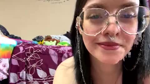 Snapshot of spaceyyybaby chatting on 03.28.26 Saturn online show from 03.28.26