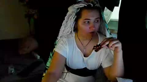 Snapshot of spanking_girls chatting on 01.21.25 Evgenia online show from 01.21.25